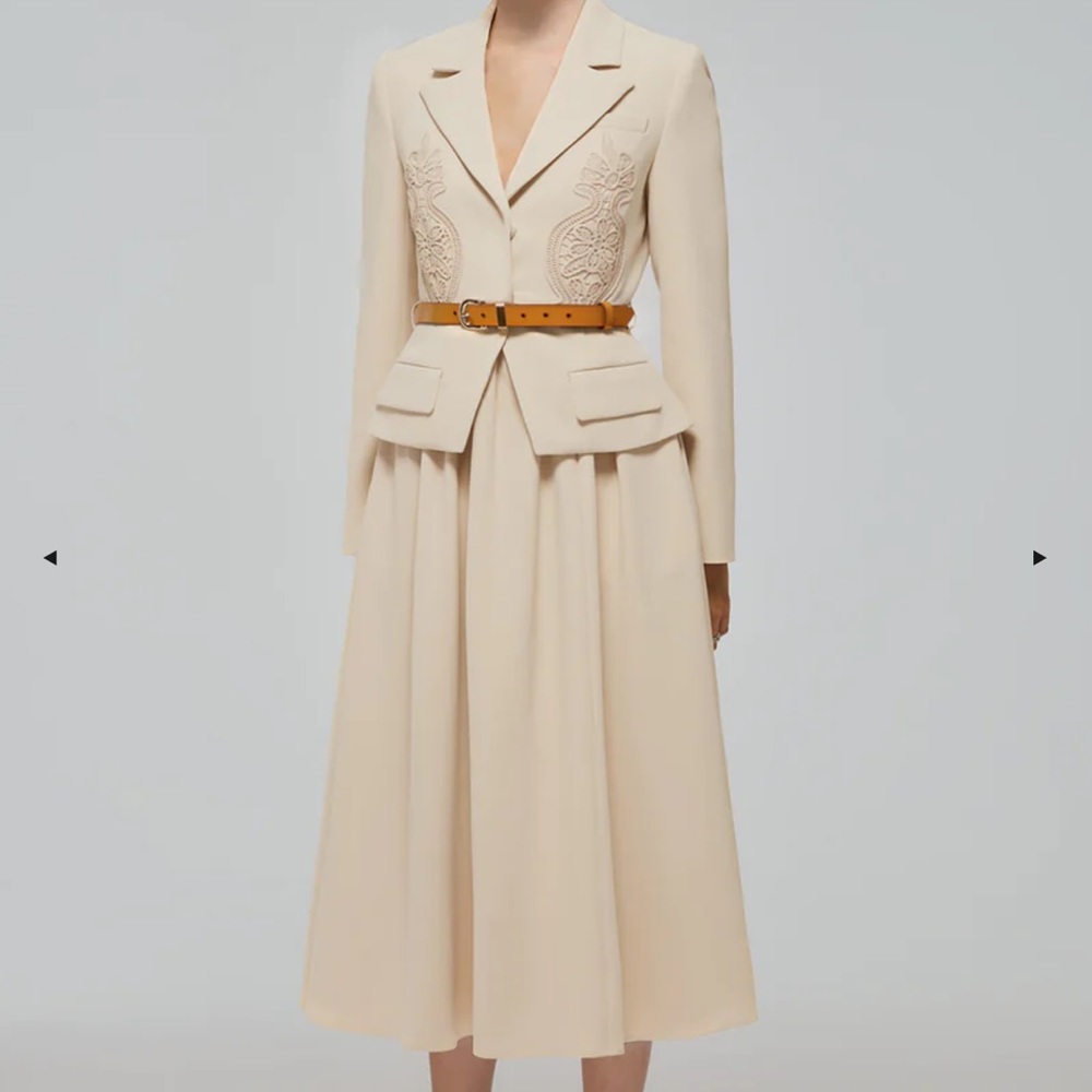 Brand New✨- Tailored Crepe Midi Dress